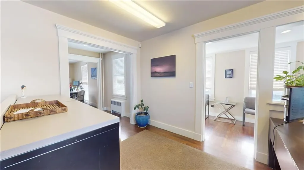 460 470 East Main Road Middletown RI 02842