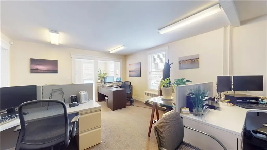 460 470 East Main Road Middletown RI 02842