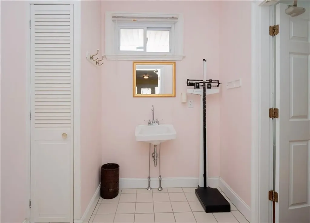 409 Broadway Newport RI 02840