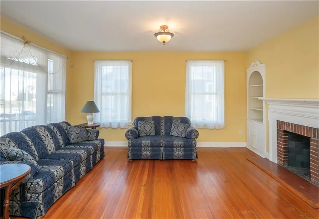 409 Broadway Newport RI 02840