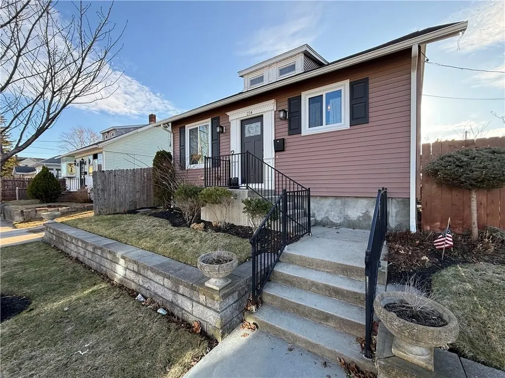 214 Grand Avenue Pawtucket RI 02861