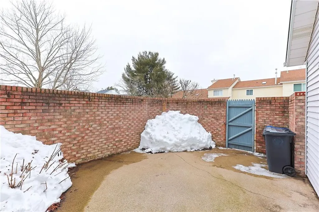 816 Williamsbug Circle Warwick RI 02886