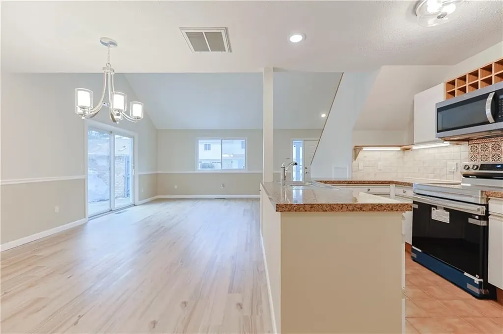 816 Williamsbug Circle Warwick RI 02886