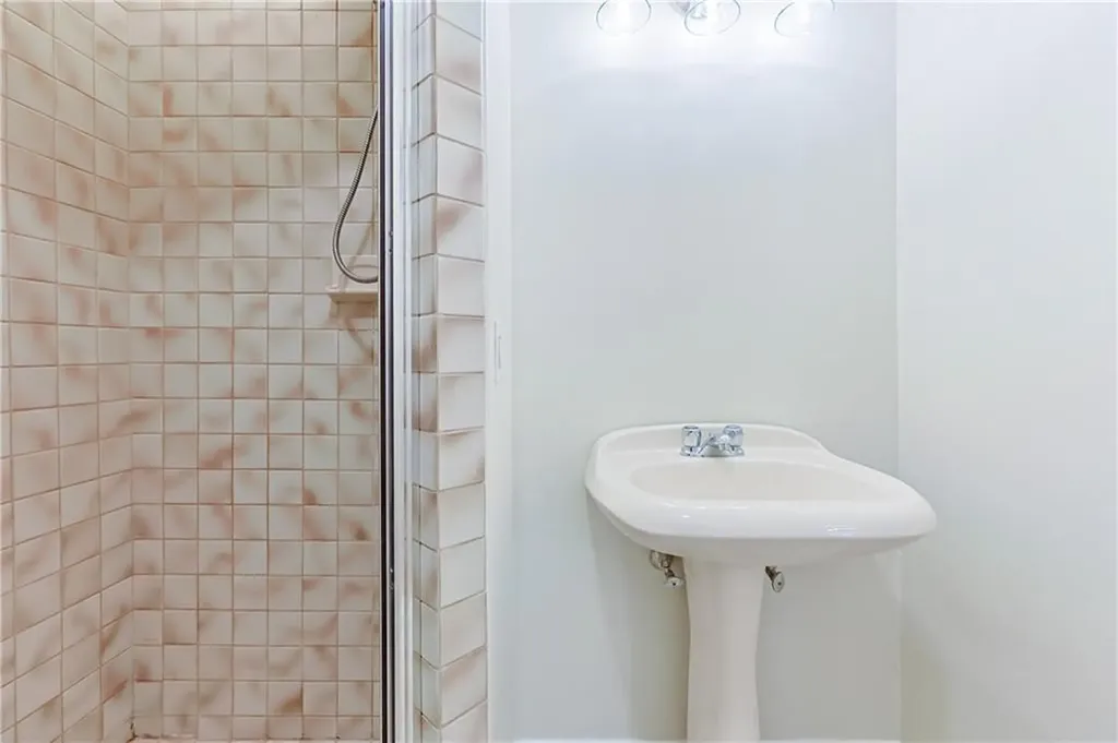 816 Williamsbug Circle Warwick RI 02886