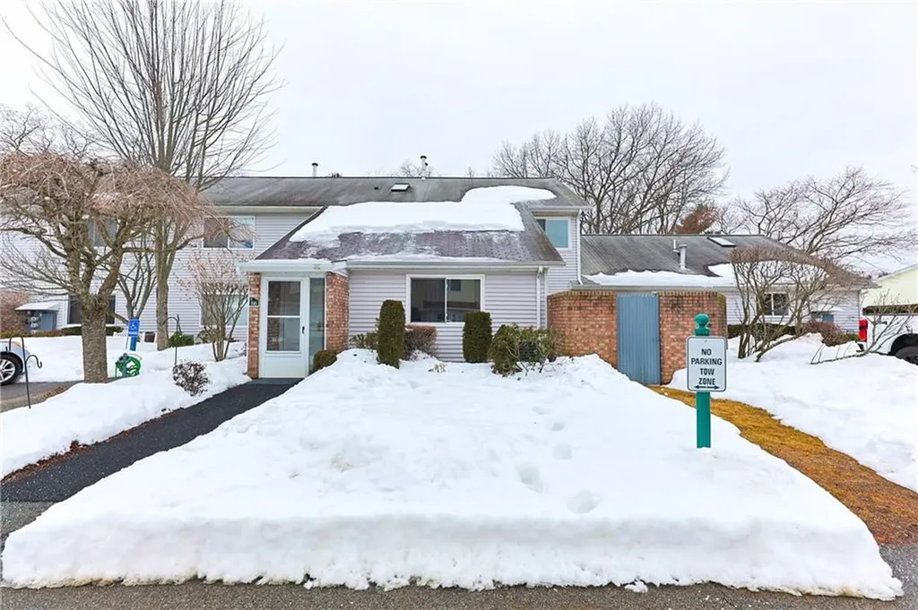 816 Williamsbug Circle Warwick RI 02886