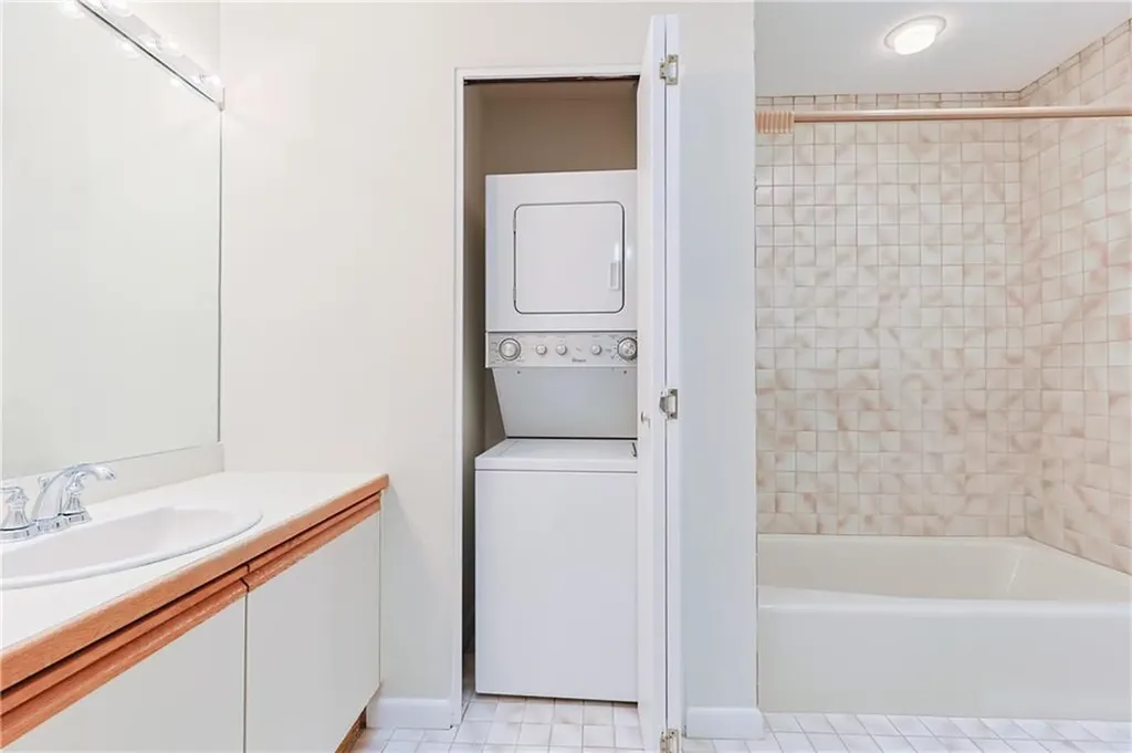 816 Williamsbug Circle Warwick RI 02886