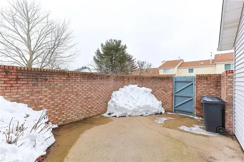 816 Williamsbug Circle Warwick RI 02886