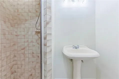 816 Williamsbug Circle Warwick RI 02886