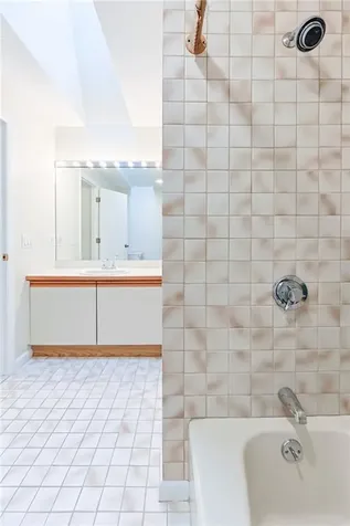 816 Williamsbug Circle Warwick RI 02886