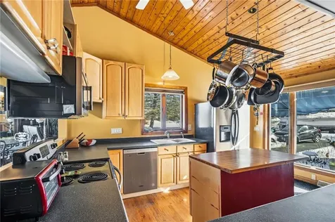 585 Meadow View Avenue Warwick RI 02889