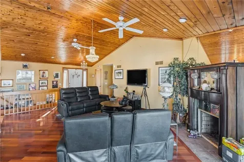 585 Meadow View Avenue Warwick RI 02889