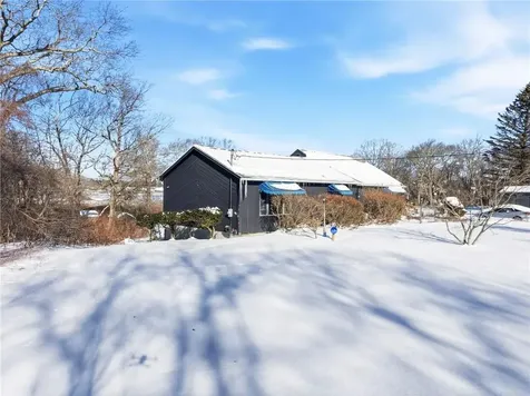 585 Meadow View Avenue Warwick RI 02889