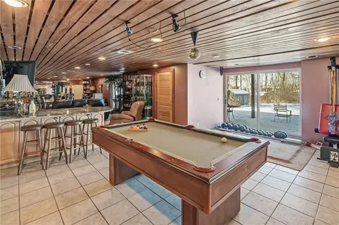 585 Meadow View Avenue Warwick RI 02889