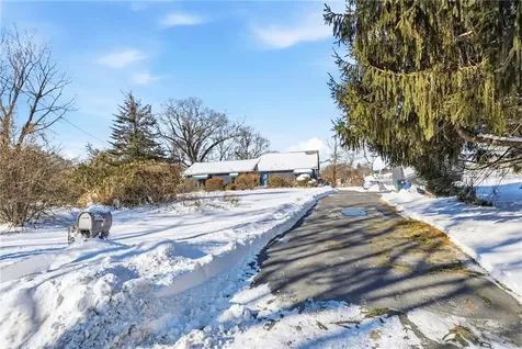 585 Meadow View Avenue Warwick RI 02889