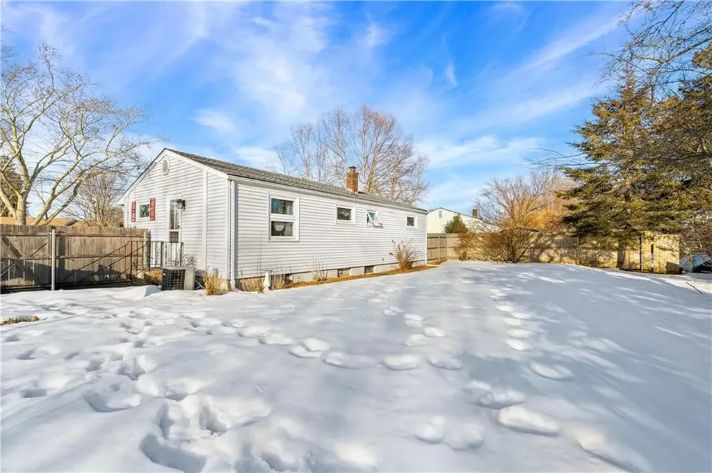 28 Hoyt Street Warwick RI 02886