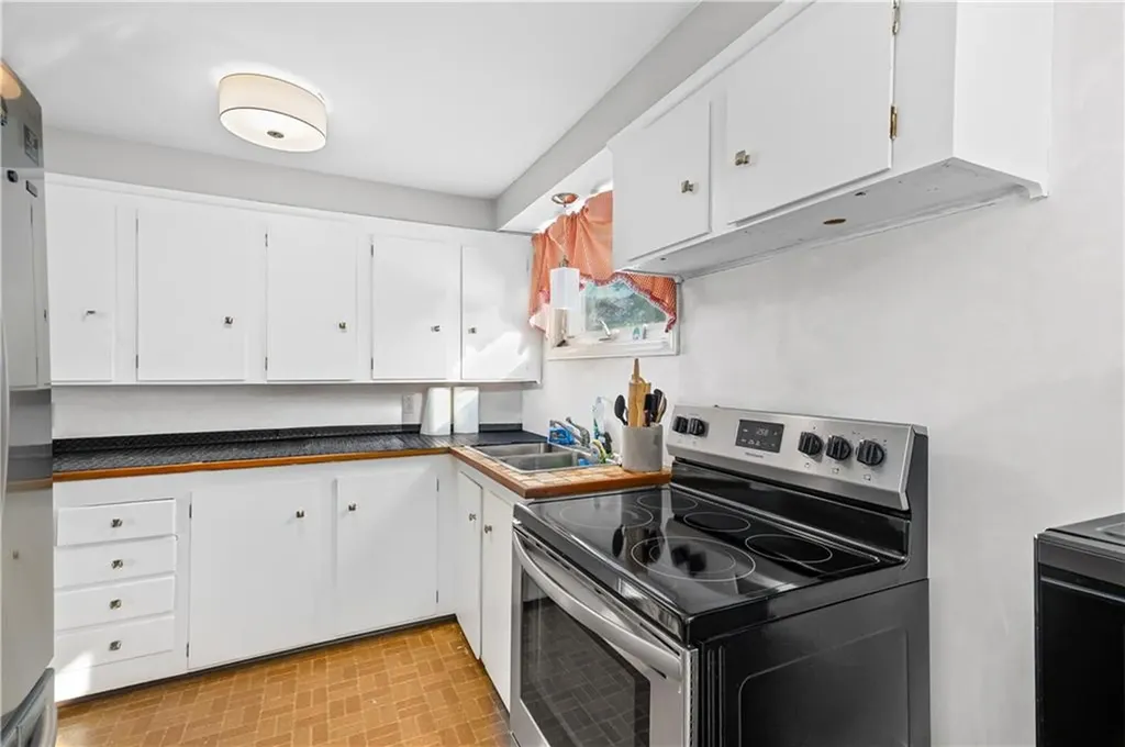 28 Hoyt Street Warwick RI 02886