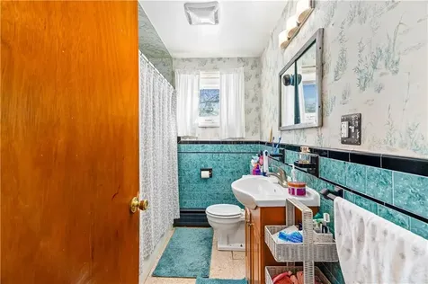 28 Hoyt Street Warwick RI 02886