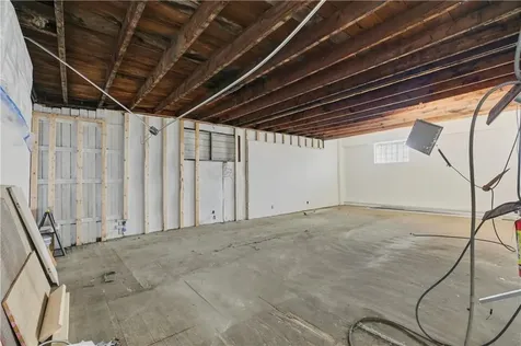 42 Main Road Tiverton RI 02878