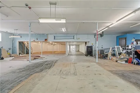 42 Main Road Tiverton RI 02878