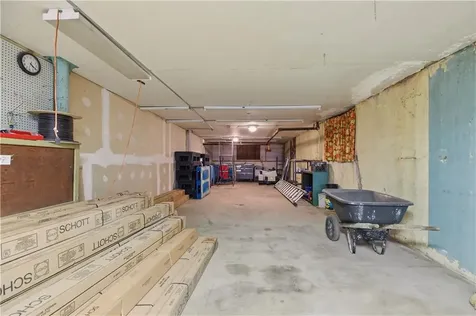 42 Main Road Tiverton RI 02878