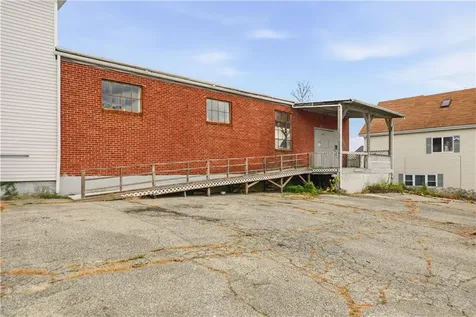 42 Main Road Tiverton RI 02878