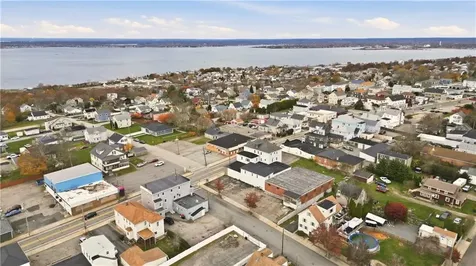 42 Main Road Tiverton RI 02878