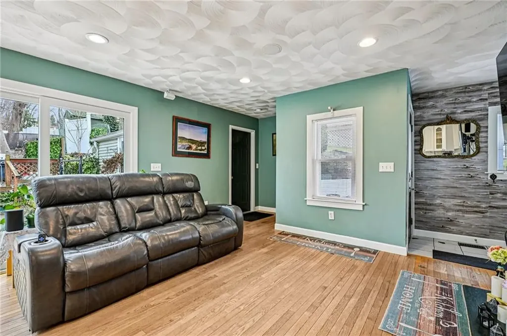 26 Barton Avenue Warwick RI 02889