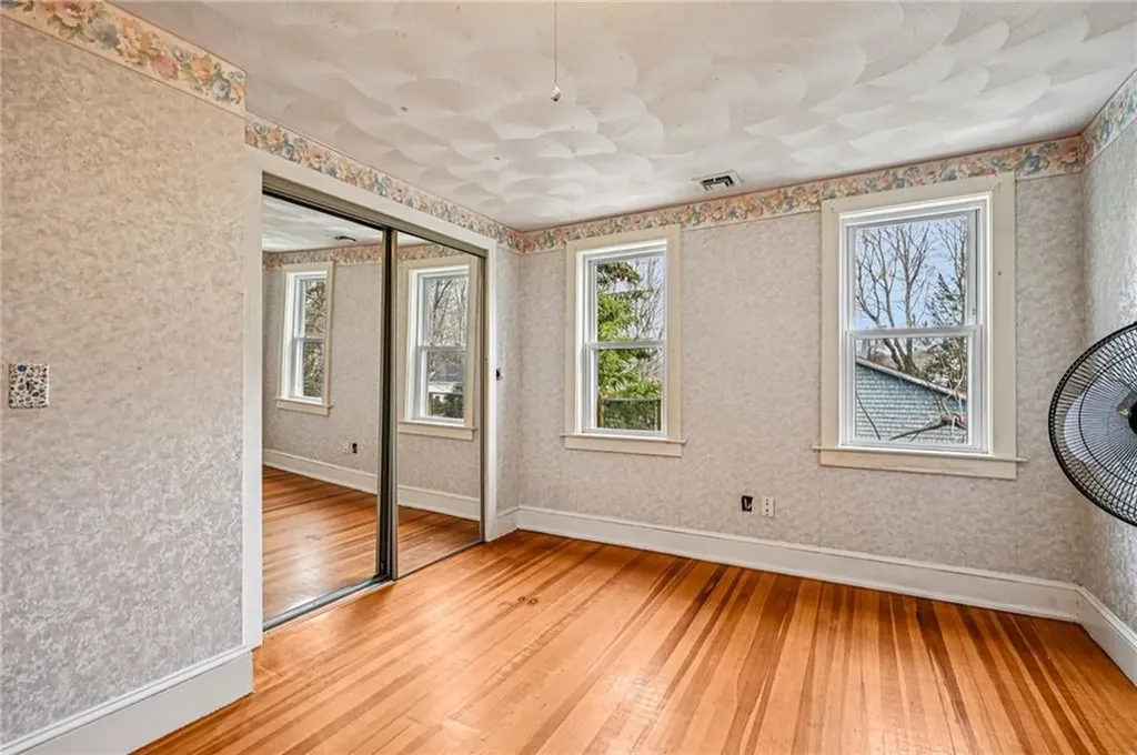 26 Barton Avenue Warwick RI 02889