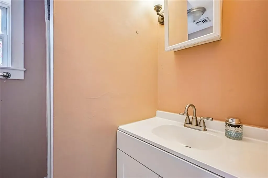 26 Barton Avenue Warwick RI 02889