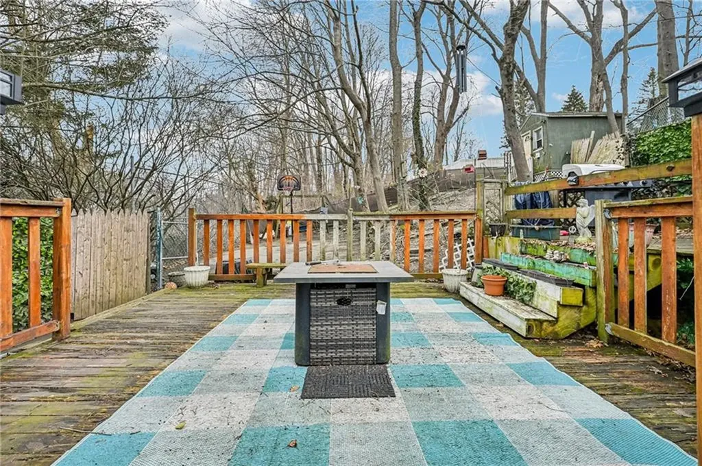 26 Barton Avenue Warwick RI 02889