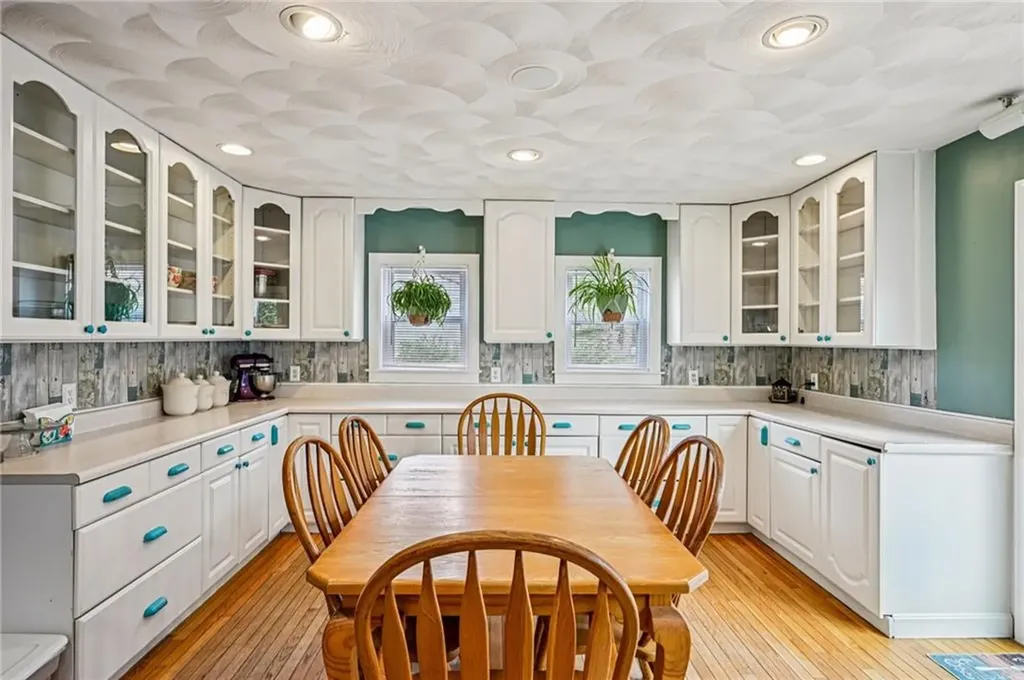 26 Barton Avenue Warwick RI 02889