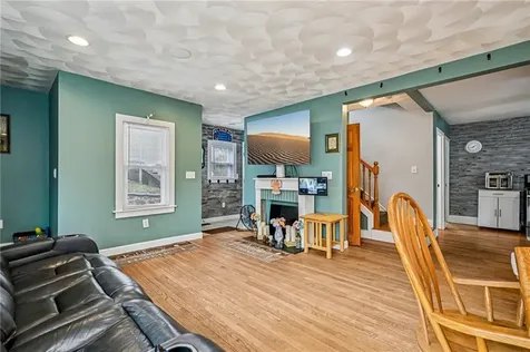 26 Barton Avenue Warwick RI 02889