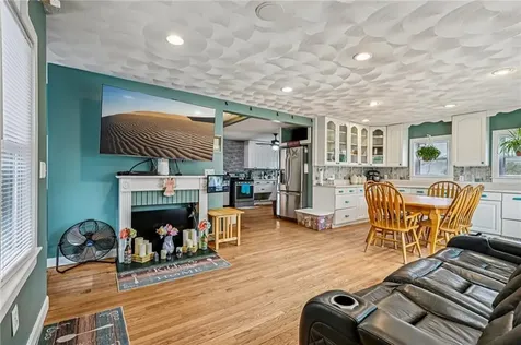 26 Barton Avenue Warwick RI 02889