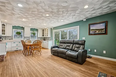 26 Barton Avenue Warwick RI 02889
