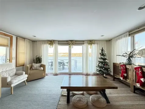 161 Narragansett Boulevard Portsmouth RI 02871