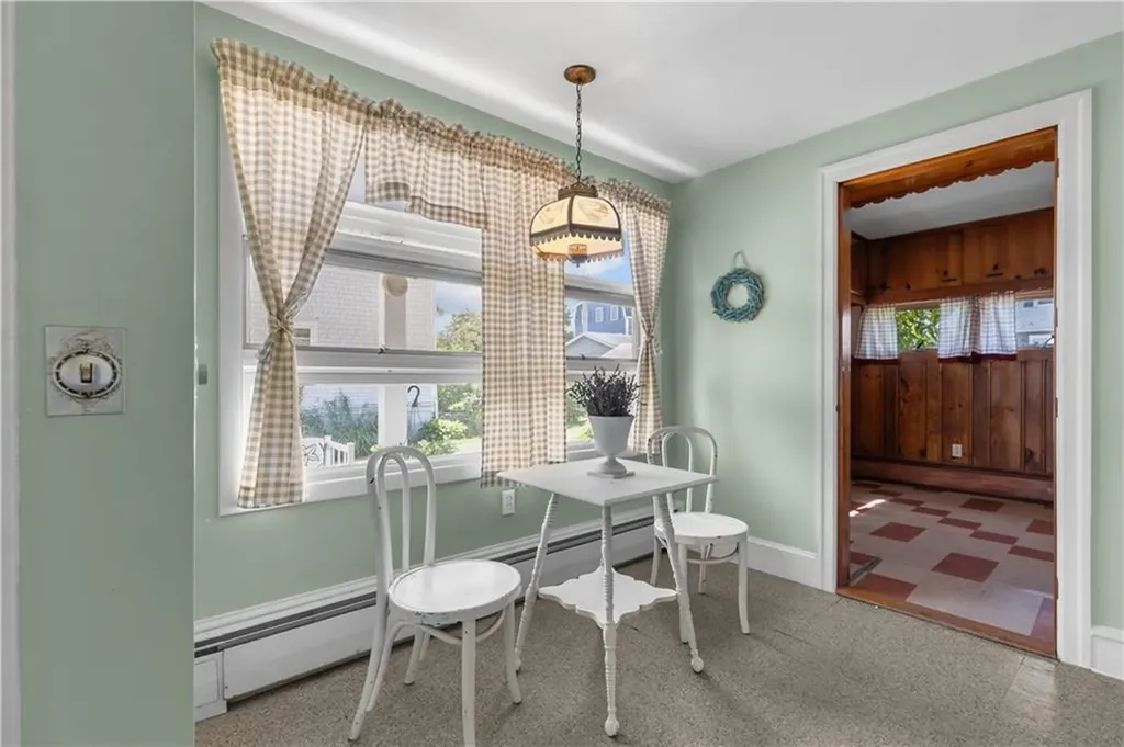 53 Green Street Portsmouth RI 02871