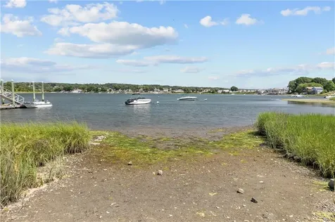 53 Green Street Portsmouth RI 02871