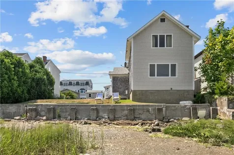 53 Green Street Portsmouth RI 02871