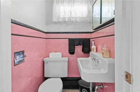 53 Green Street Portsmouth RI 02871