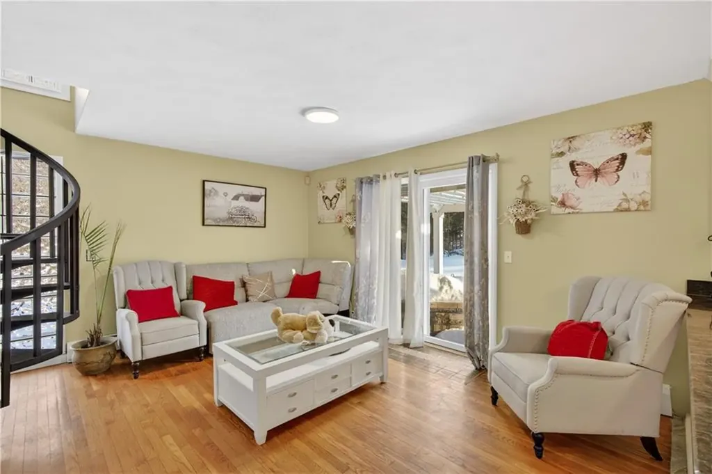 69 Talbut Road Scituate RI 02831