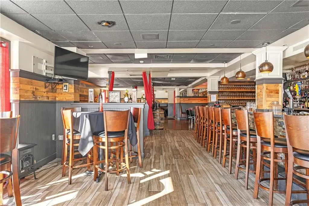 2099 Post Road Warwick RI 02886