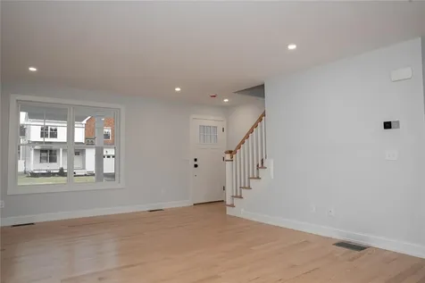 49 Recess Lane Warwick RI 02889