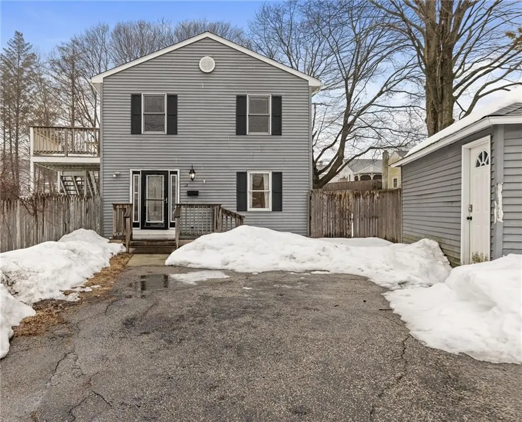 32 Pilgrim Avenue Coventry RI 02816