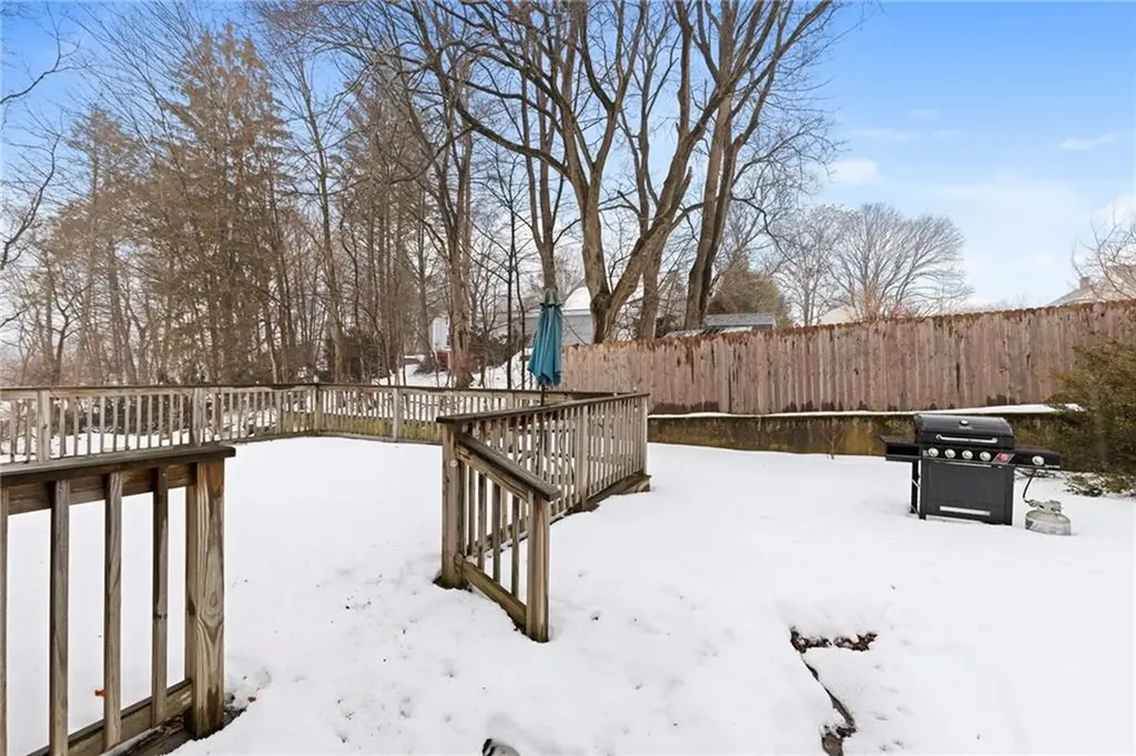 32 Pilgrim Avenue Coventry RI 02816