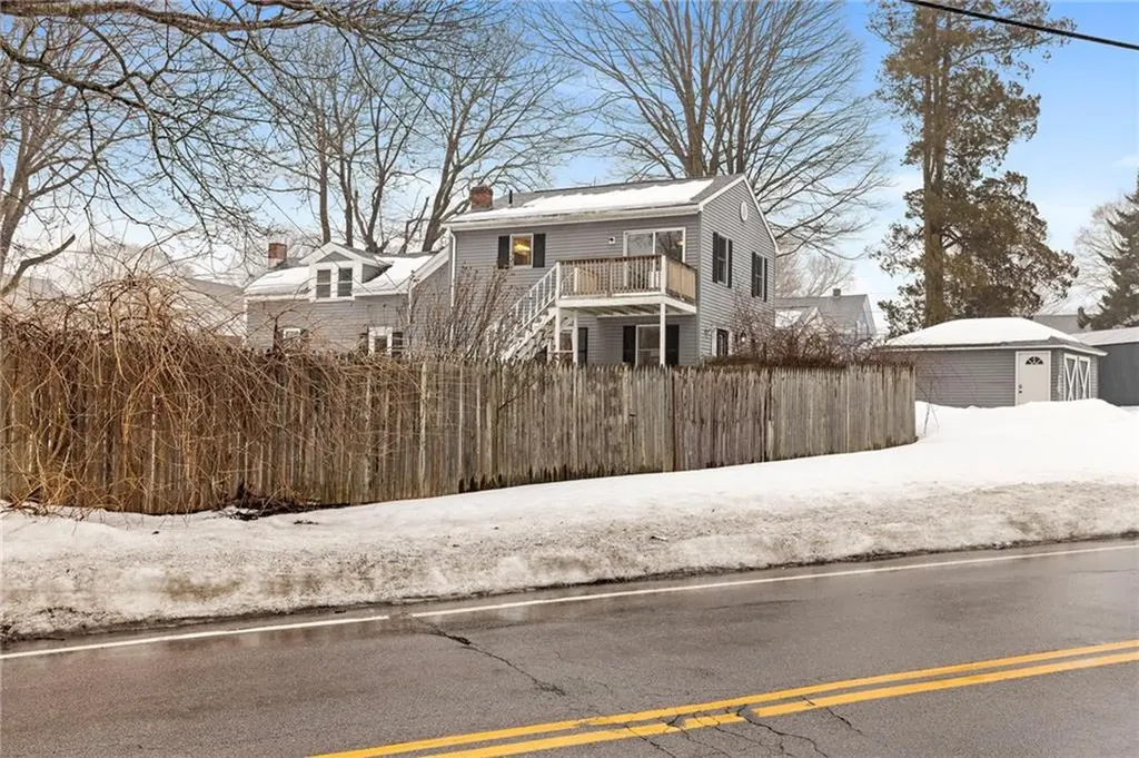 32 Pilgrim Avenue Coventry RI 02816