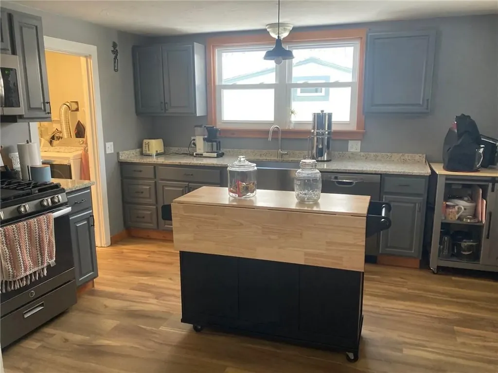 29 Mount Hygeia Road Foster RI 02825