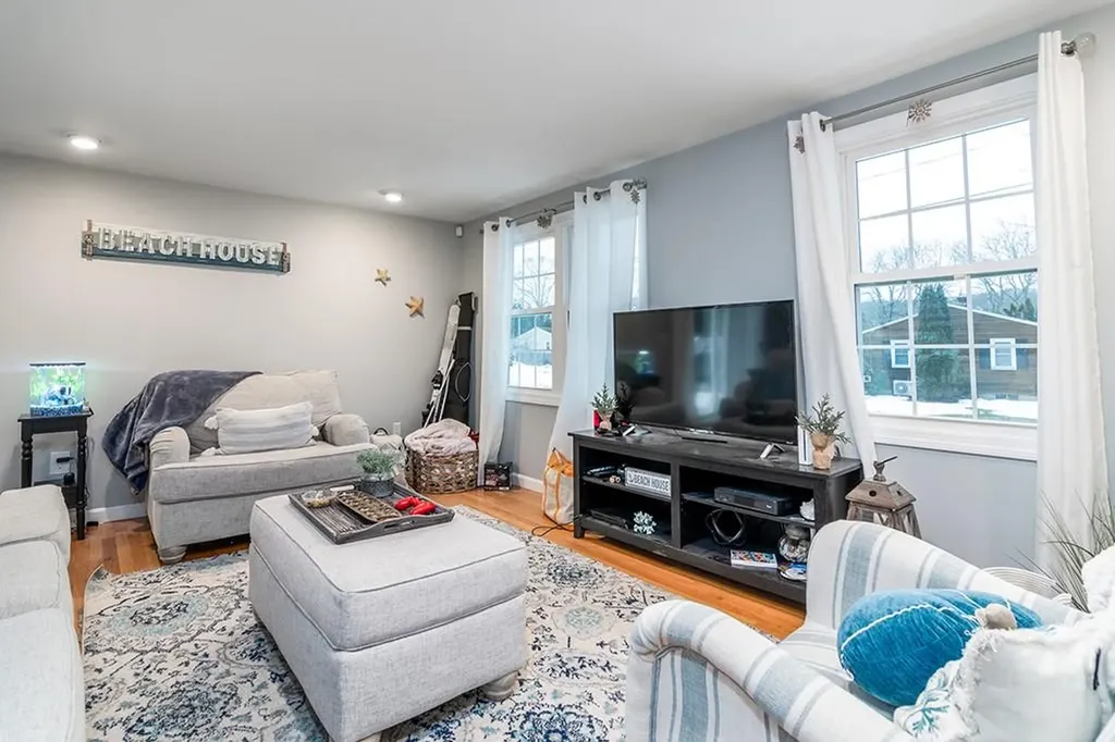 5 Wayland Trail Narragansett RI 02882