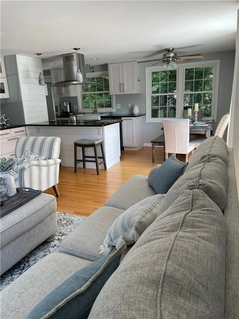 5 Wayland Trail Narragansett RI 02882