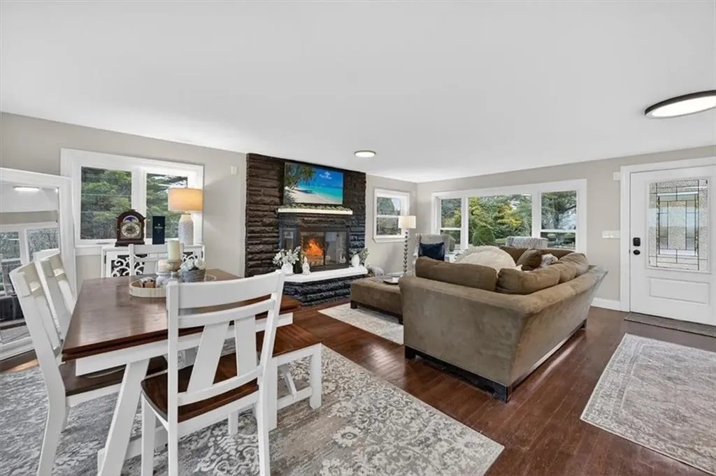 3 Set-n-sun Drive Scituate RI 02831