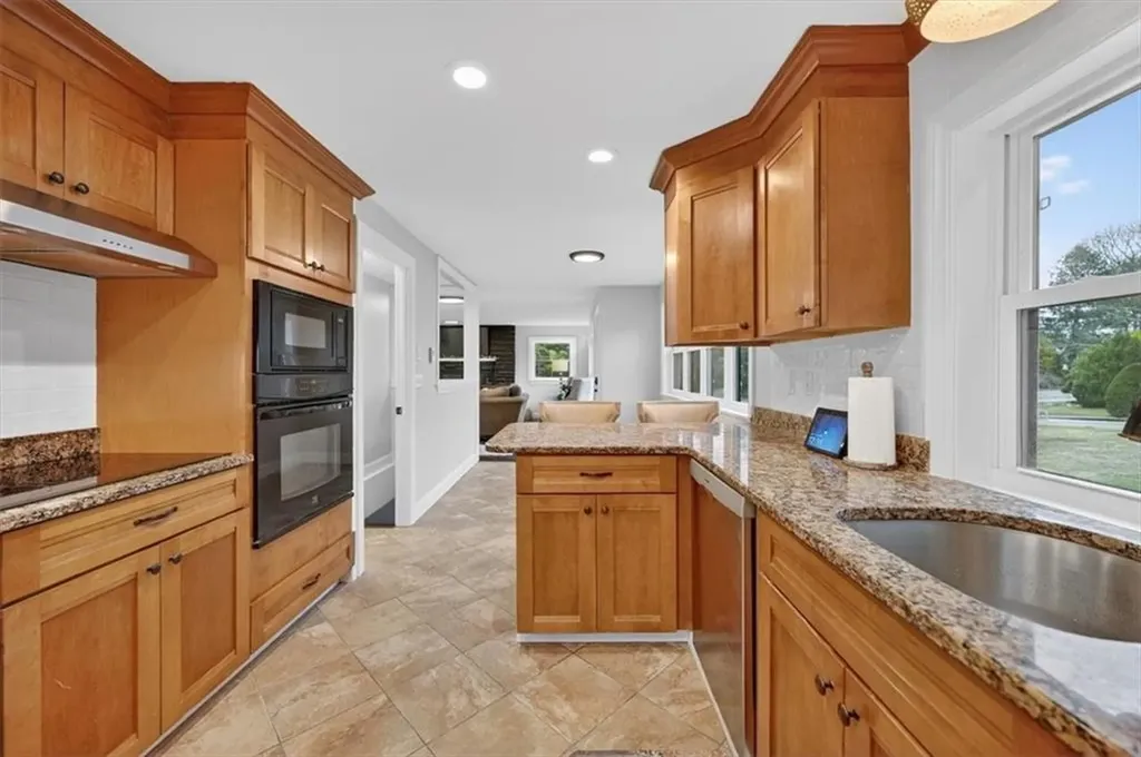 3 Set-n-sun Drive Scituate RI 02831